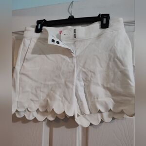 Isaac Mizrahi White Scalloped Shorts. Size 4. Excellent Condition